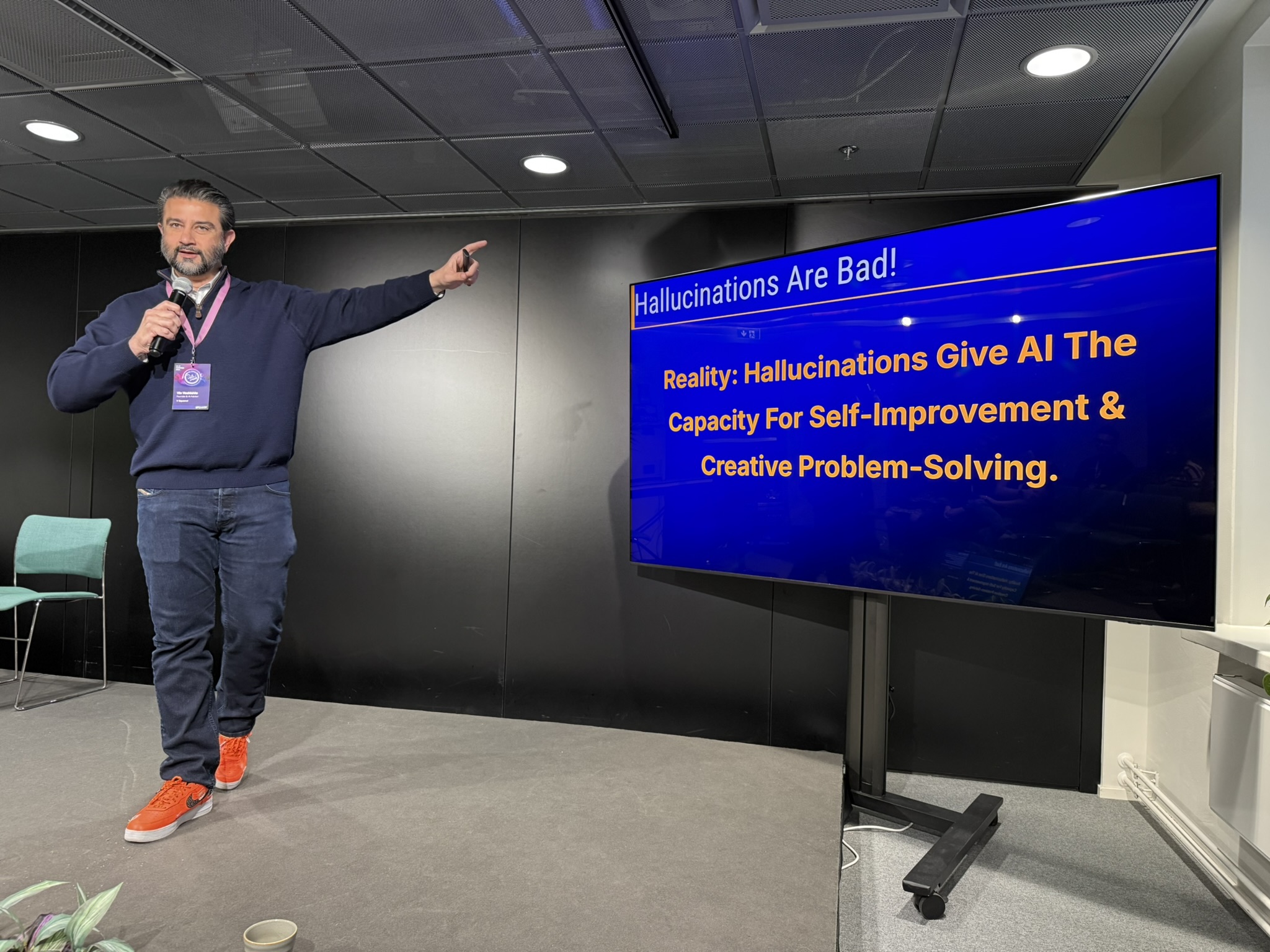 Vin Vashishta leading an enterprise AI workshop